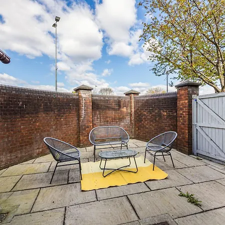 Quayside Escape- Tranquil Double In Shared With Private Free Standing Bath And Free Parking Holiday home *