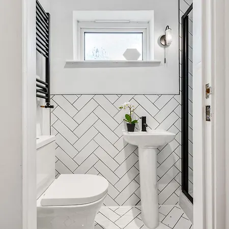 Quayside Escape-ensuite Tranquil Within An Intimate Shared With Free Parking Hébergement de vacances *