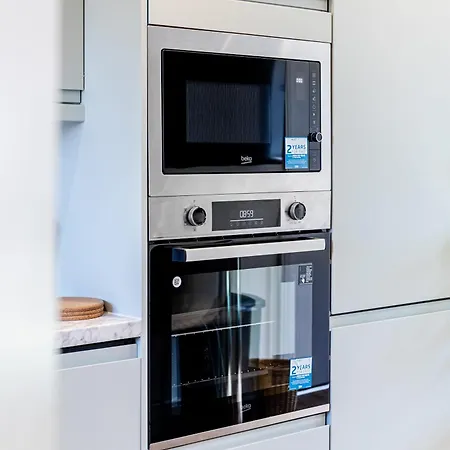 Quayside Escape-ensuite Tranquil Within An Intimate Shared With Free Parking * Manchester