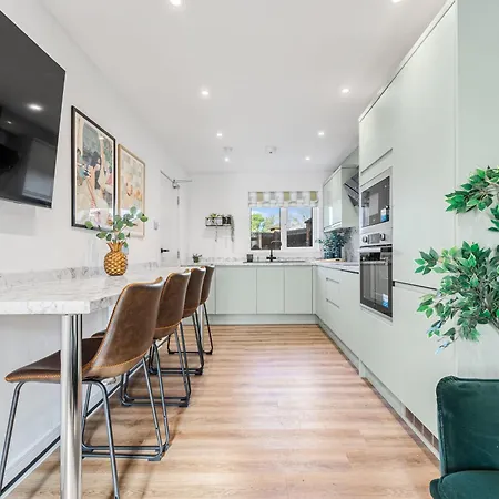 Quayside Escape-ensuite Tranquil Within An Intimate Shared With Free Parking * Manchester