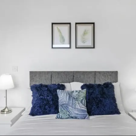 Stunning 3-bedroom Flat With Parking Apartment