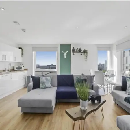 Stunning 3-bedroom Flat With Parking * Manchester