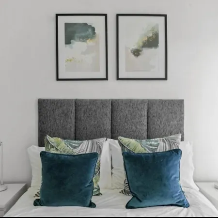 Appartement Stunning 3-bedroom Flat With Parking Manchester
