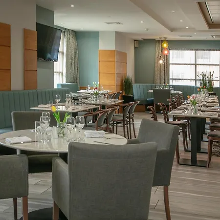 Cresta Court Hotel