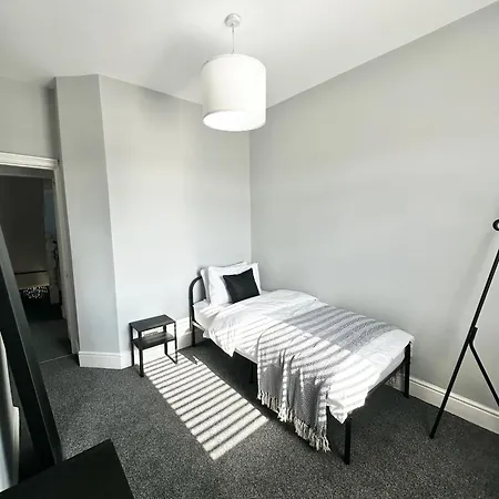Victorian - 5 Bedroom House Holiday home Manchester