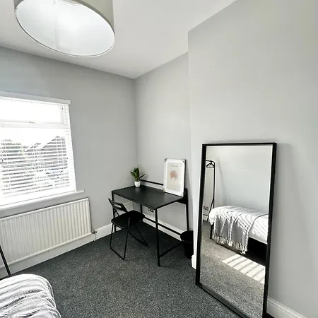 Victorian - 5 Bedroom House