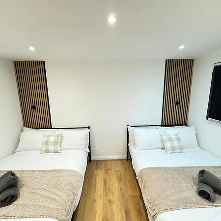 Sophisticated & Stylish Flats Near Airport Апартаменты Манчестер