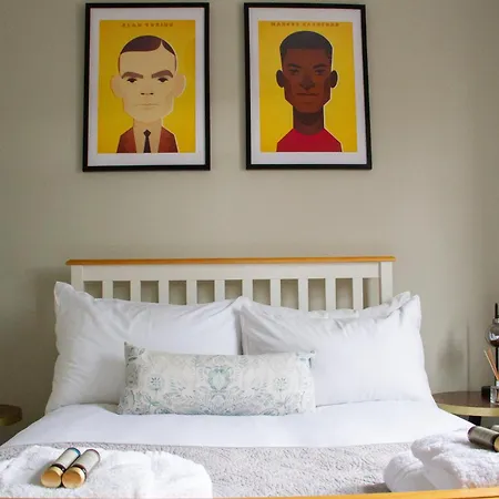 Lock Keepers - Detached House In The * 曼彻斯特