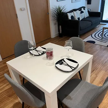Waterside Retreat * Manchester