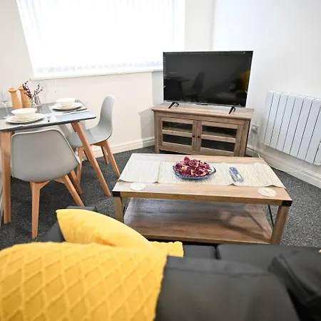 Spacious Studio Near Christie Hospital *