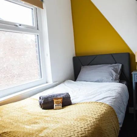 Holiday home Entire Modern In And Near Peak District Manchester