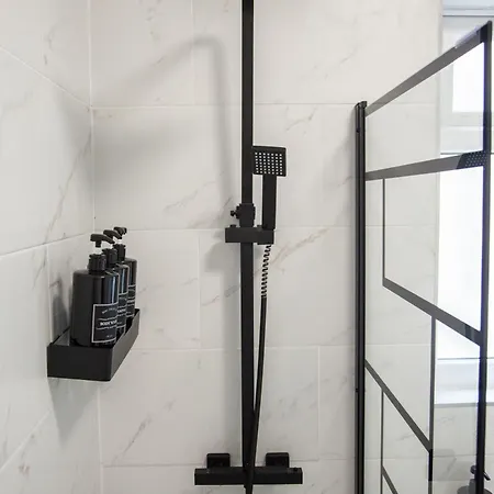 Entire Modern In And Near Peak District *