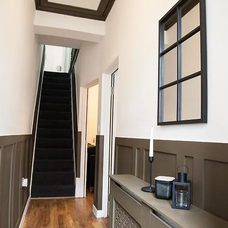 Entire Modern In And Near Peak District מנצ'סטר