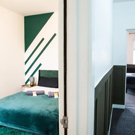 Entire Modern In And Near Peak District *