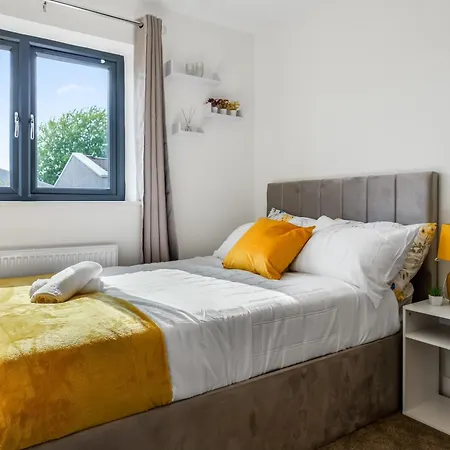 Hébergement de vacances Luxurious 3 Bedroom House With Free Parking, 10mins Drive To Ethihad Stadium And Coop Live Manchester