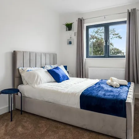 Luxurious 3 Bedroom House With Free Parking, 10mins Drive To Ethihad Stadium And Coop Live Nyaraló Manchester