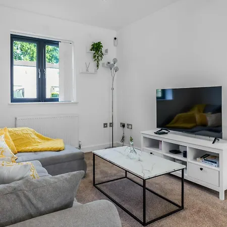 Hébergement de vacances Luxurious 3 Bedroom House With Free Parking, 10mins Drive To Ethihad Stadium And Coop Live Manchester