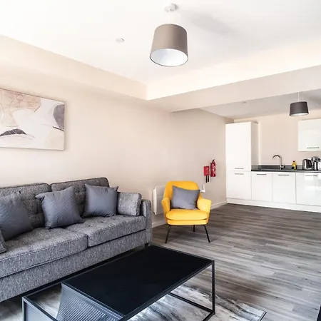 Bright & Stylish 2 Bed In *