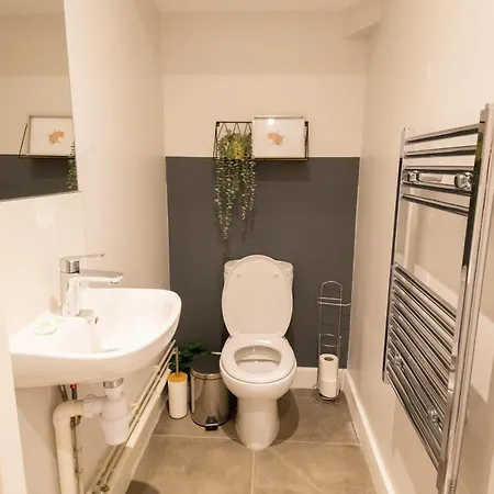 Stunning 3 Bedroom Apartment Manchester