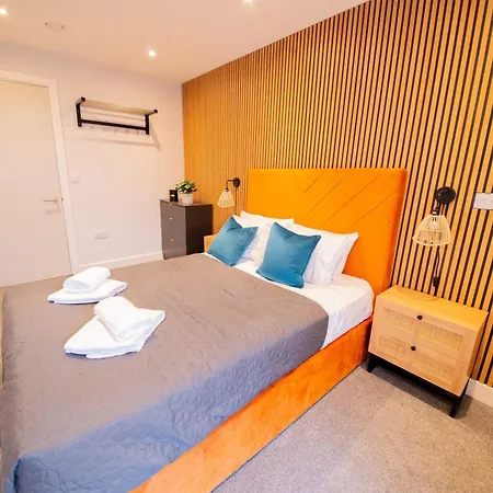 Stunning 3 Bedroom דירה *