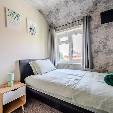 Prázdninový dům Etihad Coop Live, Free Parking, Wifi, Self Checkin