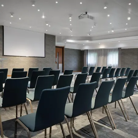 Hotel Delta By Marriott Manchester Airport 4*