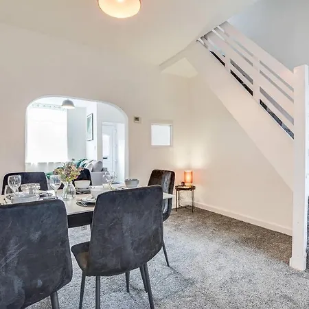 Nyaraló Stylish & Vibrant 2 Bedroom Manchester