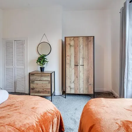 Stylish & Vibrant 2 Bedroom Holiday home Manchester