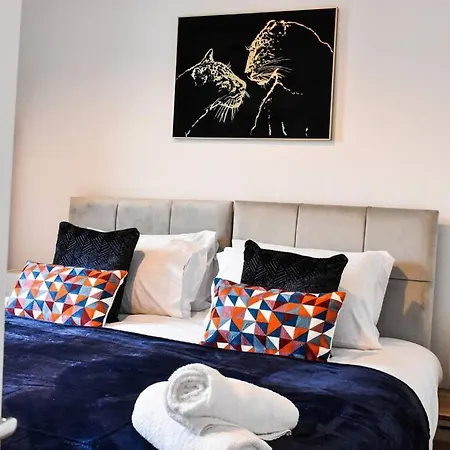 Nyaraló Stylish & Vibrant 2 Bedroom Manchester