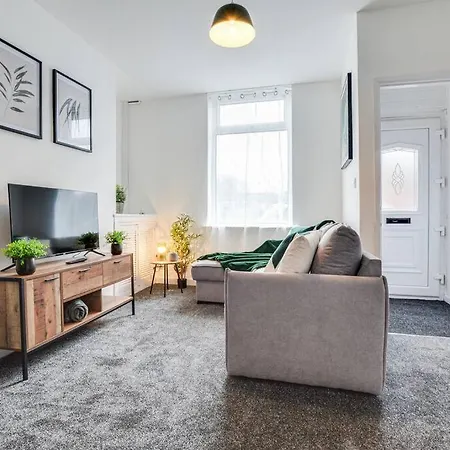 Stylish & Vibrant 2 Bedroom