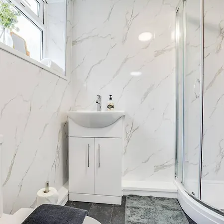 Feriehus Stylish & Vibrant 2 Bedroom Manchester