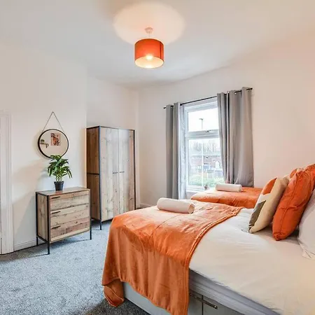 Stylish & Vibrant 2 Bedroom