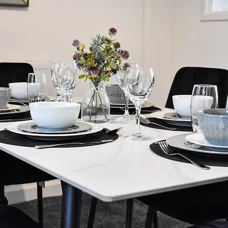 Feriehus Stylish & Vibrant 2 Bedroom Manchester