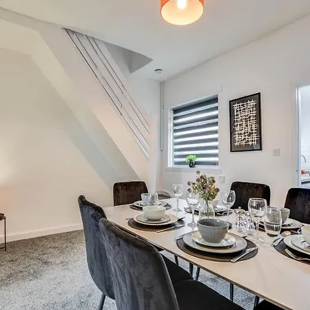 Stylish & Vibrant 2 Bedroom Manchester