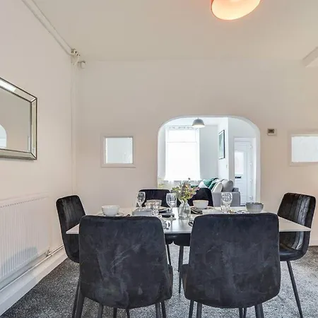 Stylish & Vibrant 2 Bedroom Nyaraló