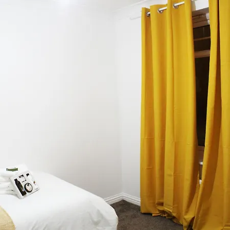 Cosy Spacious 4 Bedroom Town House With Shared Bathrooms, Living Space, Kitchen And Garden Apartment *