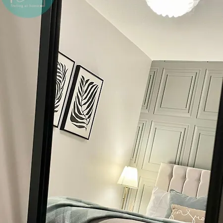 Apartment Chic 2br Sleeps 5 Free Parking Near Manchester
