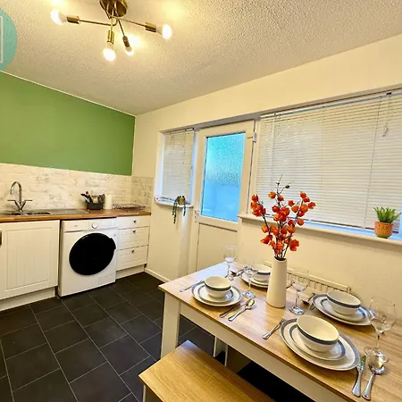 Chic 2br Sleeps 5 Free Parking Near Manchester