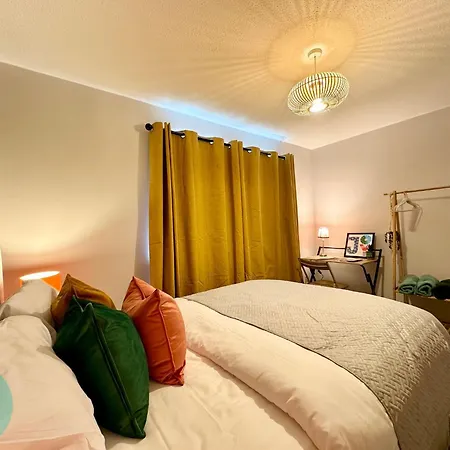 Chic 2br Sleeps 5 Free Parking Near *