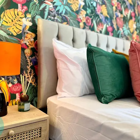 Chic 2br Sleeps 5 Free Parking Near Manchester