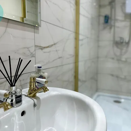 Apartment Chic 2br Sleeps 5 Free Parking Near Manchester
