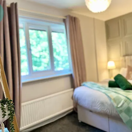 Chic 2br Sleeps 5 Free Parking Near Manchester