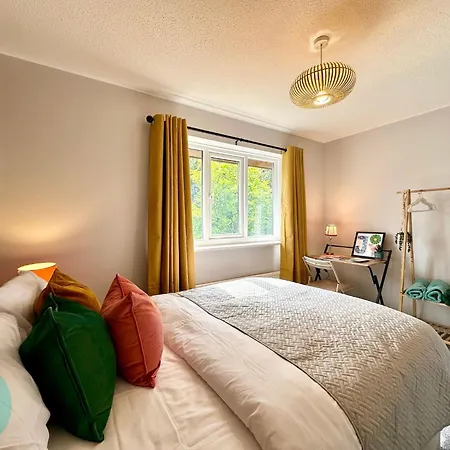 Chic 2br Sleeps 5 Free Parking Near * Manchester