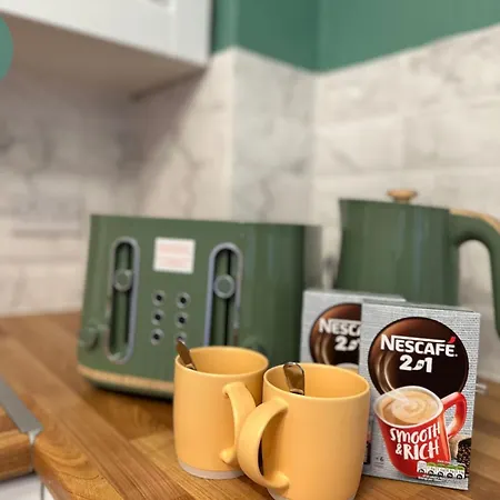 Chic 2br Sleeps 5 Free Parking Near Apartment Manchester