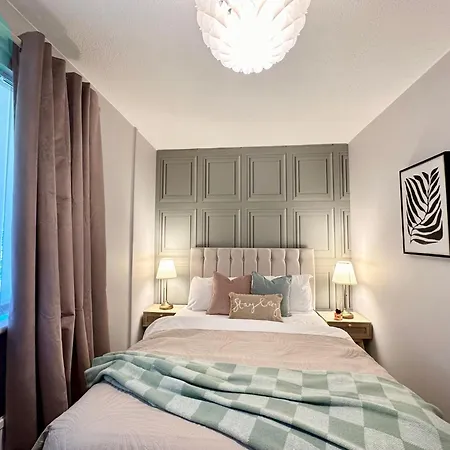 Chic 2br Sleeps 5 Free Parking Near Manchester