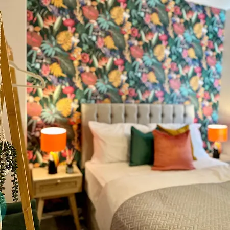 Chic 2br Sleeps 5 Free Parking Near