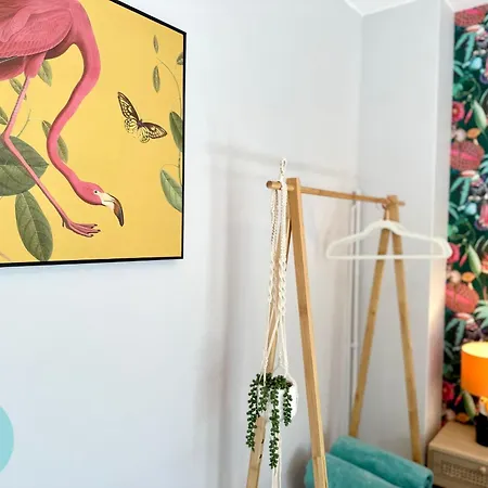 Chic 2br Sleeps 5 Free Parking Near Apartment