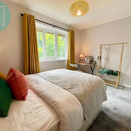 Apartment Chic 2br Sleeps 5 Free Parking Near