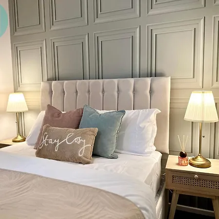 Apartment Chic 2br Sleeps 5 Free Parking Near *