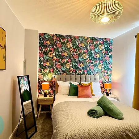 Chic 2br Sleeps 5 Free Parking Near * Manchester